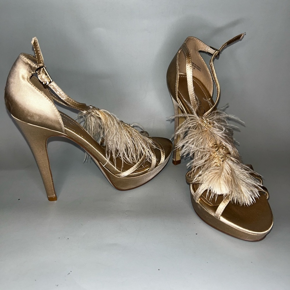 NWOT Aldo polina Elegant champagne Gold Feathered Women's Heels